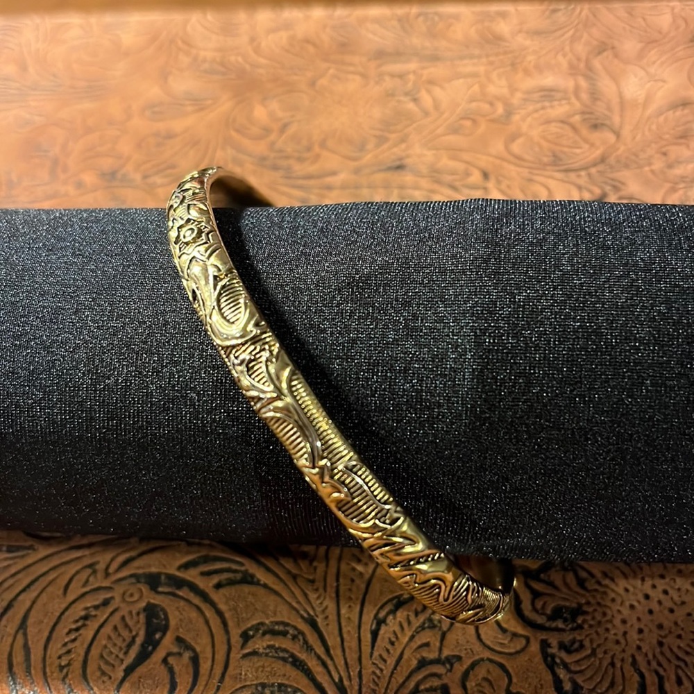 Vintage Monet Goldtone Bangle Bracelet - Picture 2 of 8